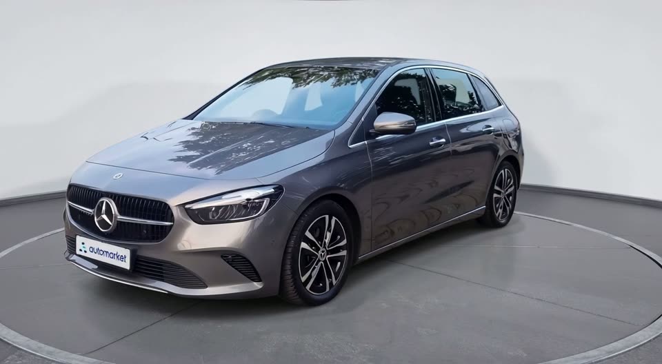 Mercedes-Benz B-Class: front, left corner
